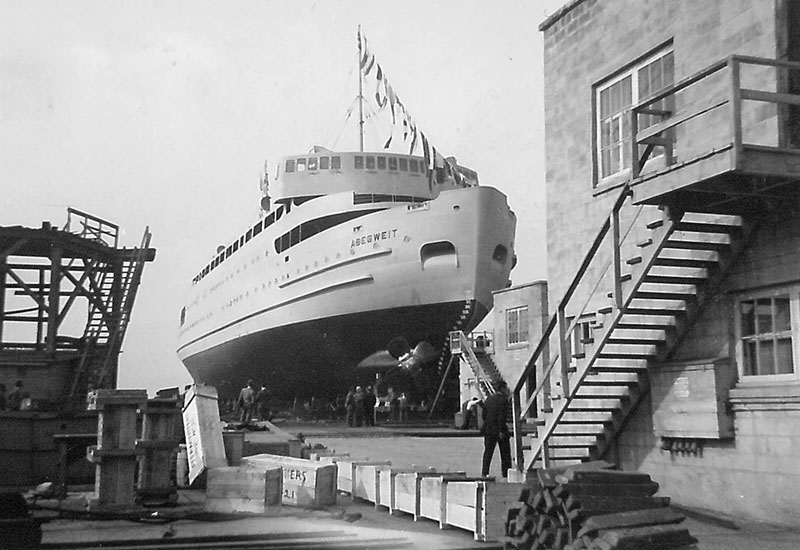 Le traversier <em>Abegweit</em> sur la rampe de lancement lors de son baptême.