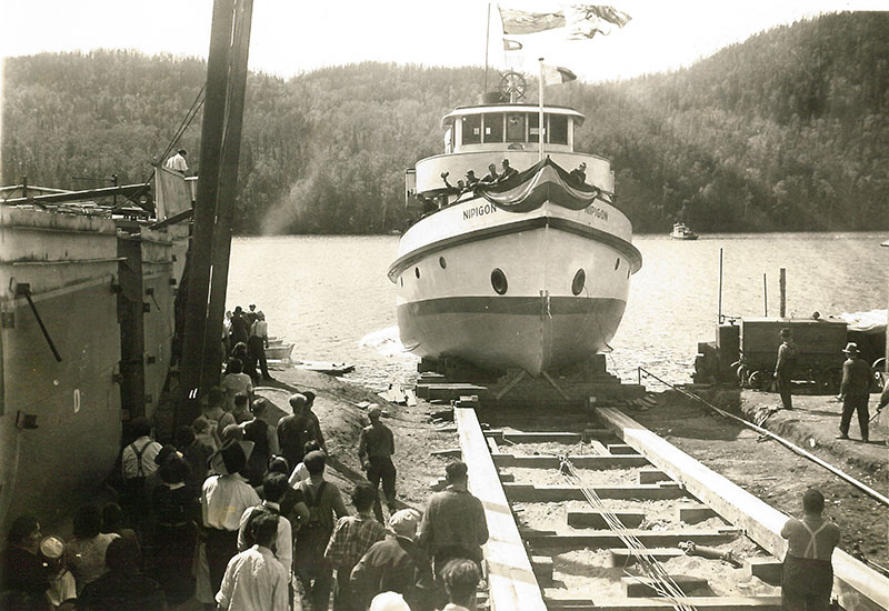 Le remorqueur <em>Nipigon</em> est mis à l'eau.