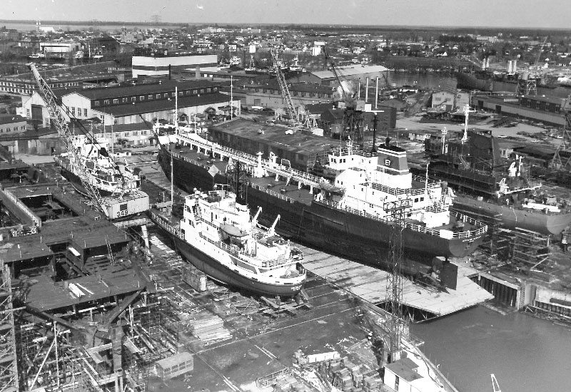 Plusieurs bateaux en construction aux chantiers