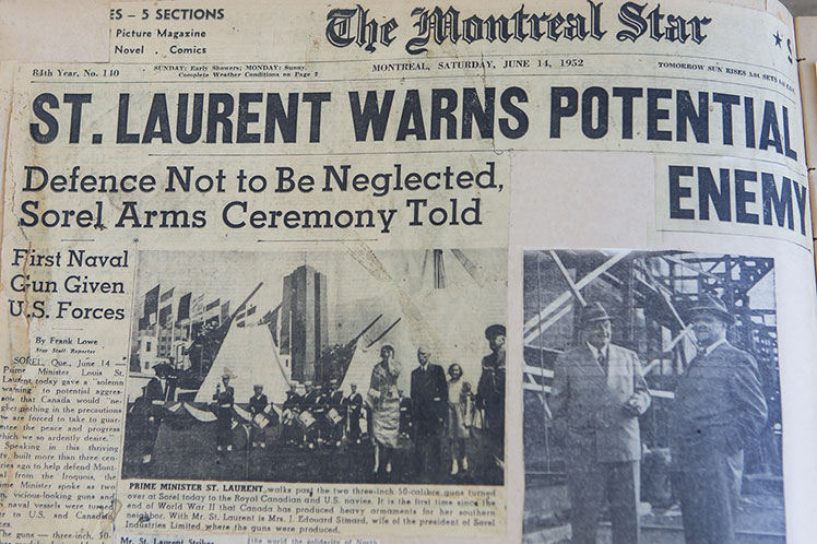 Article de journal en anglais décrivant la cérémonie grandiose de juin 1952.