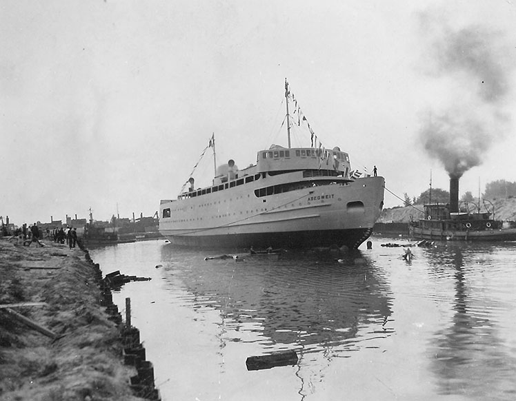 Le traversier brise-glace naviguant sur la rivière Richelieu.